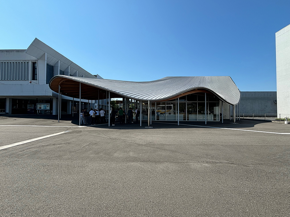 木造非住宅の事例「八代市民俗伝統芸能伝承館 お祭りでんでん館」